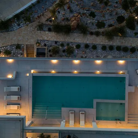 Omorfi Villa *