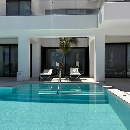 Omorfi Villa *